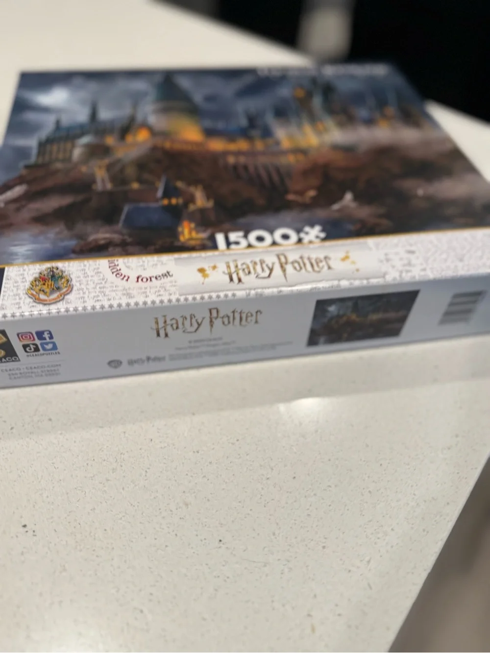 Harry Potter - Thomas Kinkade Hogwarts Castle Puzzle - Dark Blue, Gold, Brown
